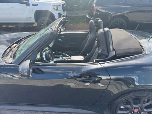 Used 2019 FIAT 124 Spider Abarth w/ Convenience Group RWD image 17