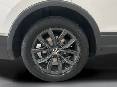 Certified 2024 Volkswagen Tiguan SE w/ Panoramic Sunroof Package AWD/4WD image 26