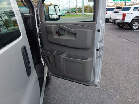 Used 2020 Chevrolet Express 3500 w/ Driver Convenience Package image 16