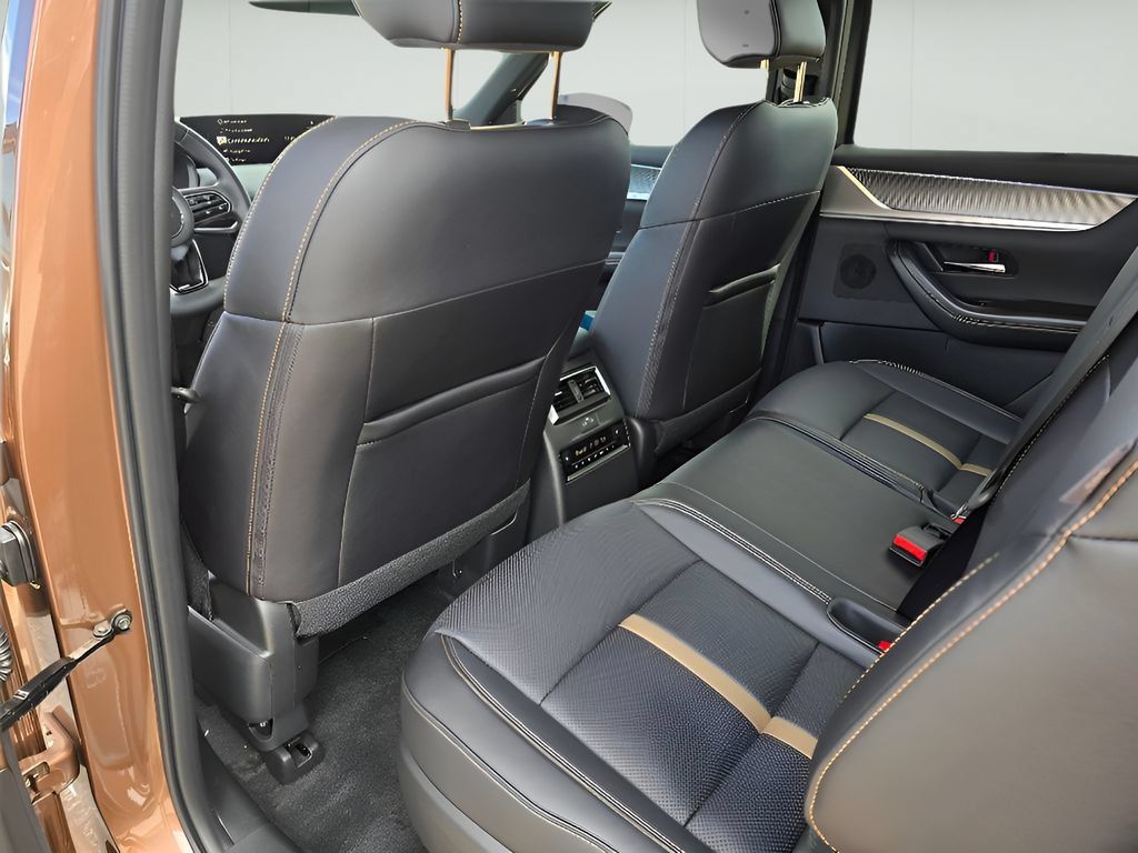 Certified 2025 MAZDA CX-70 Plug-In Hybrid w/ Premium Plus AWD/4WD image 15