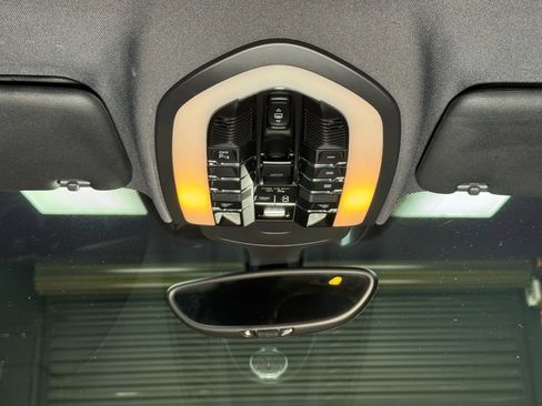 Used 2014 Porsche Cayenne image 32