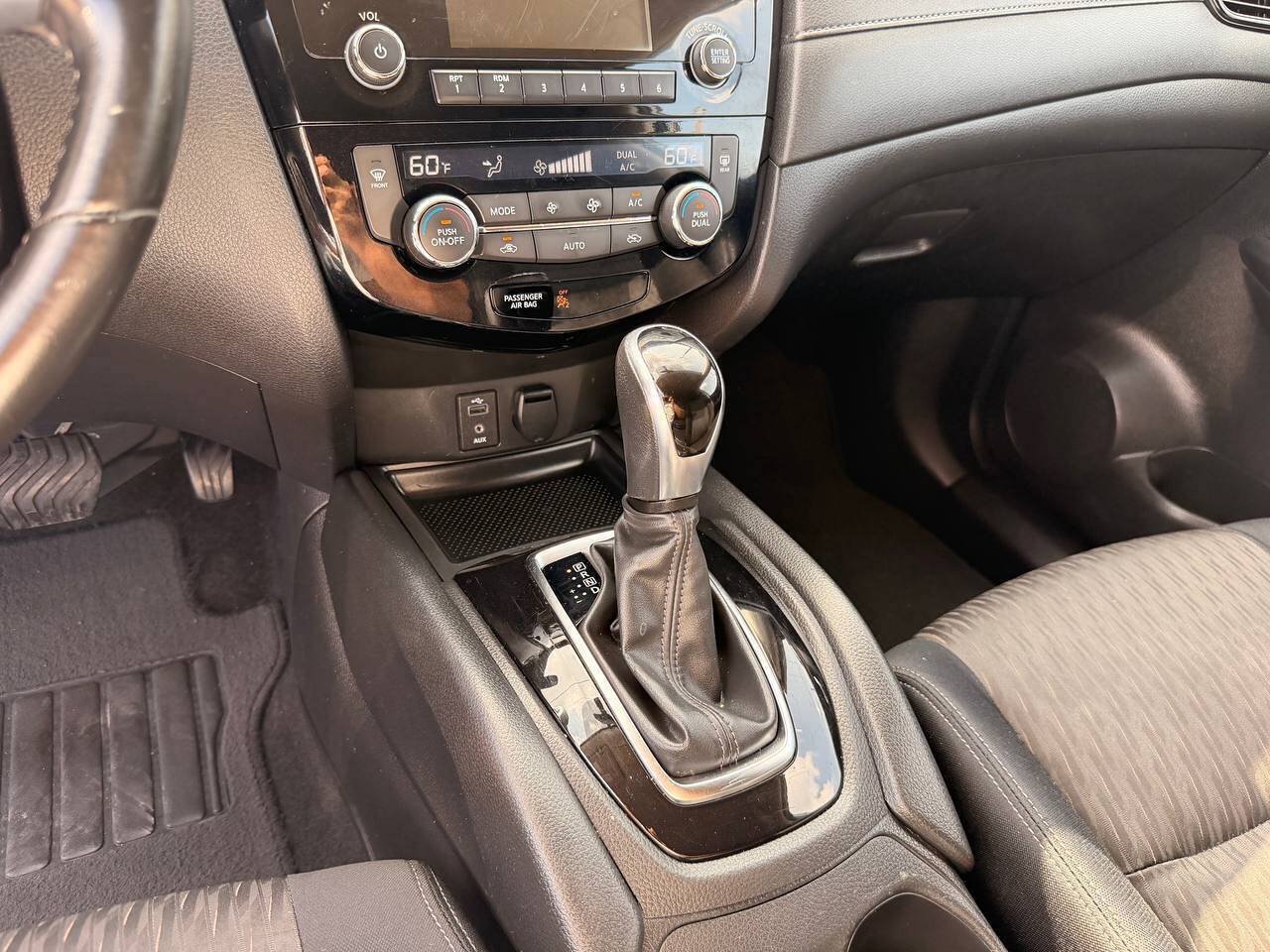Used 2017 Nissan Rogue SV FWD image 20