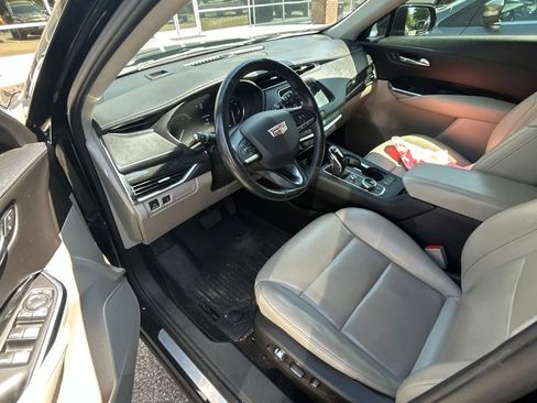 Used 2021 Cadillac XT4 Premium Luxury FWD image 2