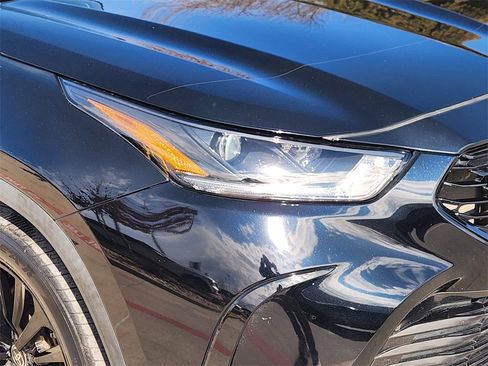 Used 2023 Toyota Highlander XSE image 7