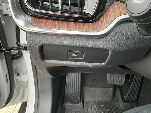 New 2026 Volvo V60 B5 Cross Country Plus w/ Climate Package image 17