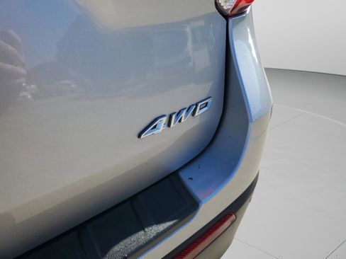 Used 2022 Ford Explorer XLT w/ Equipment Group 202A image 6