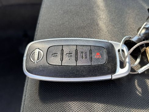 Used 2025 Nissan Versa SV FWD image 17