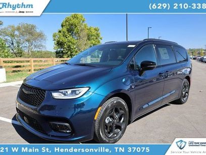 New 2025 Chrysler Pacifica Premium