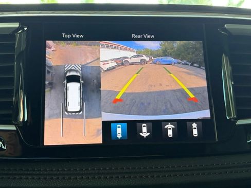 Used 2020 Chrysler Pacifica Touring-L FWD image 35