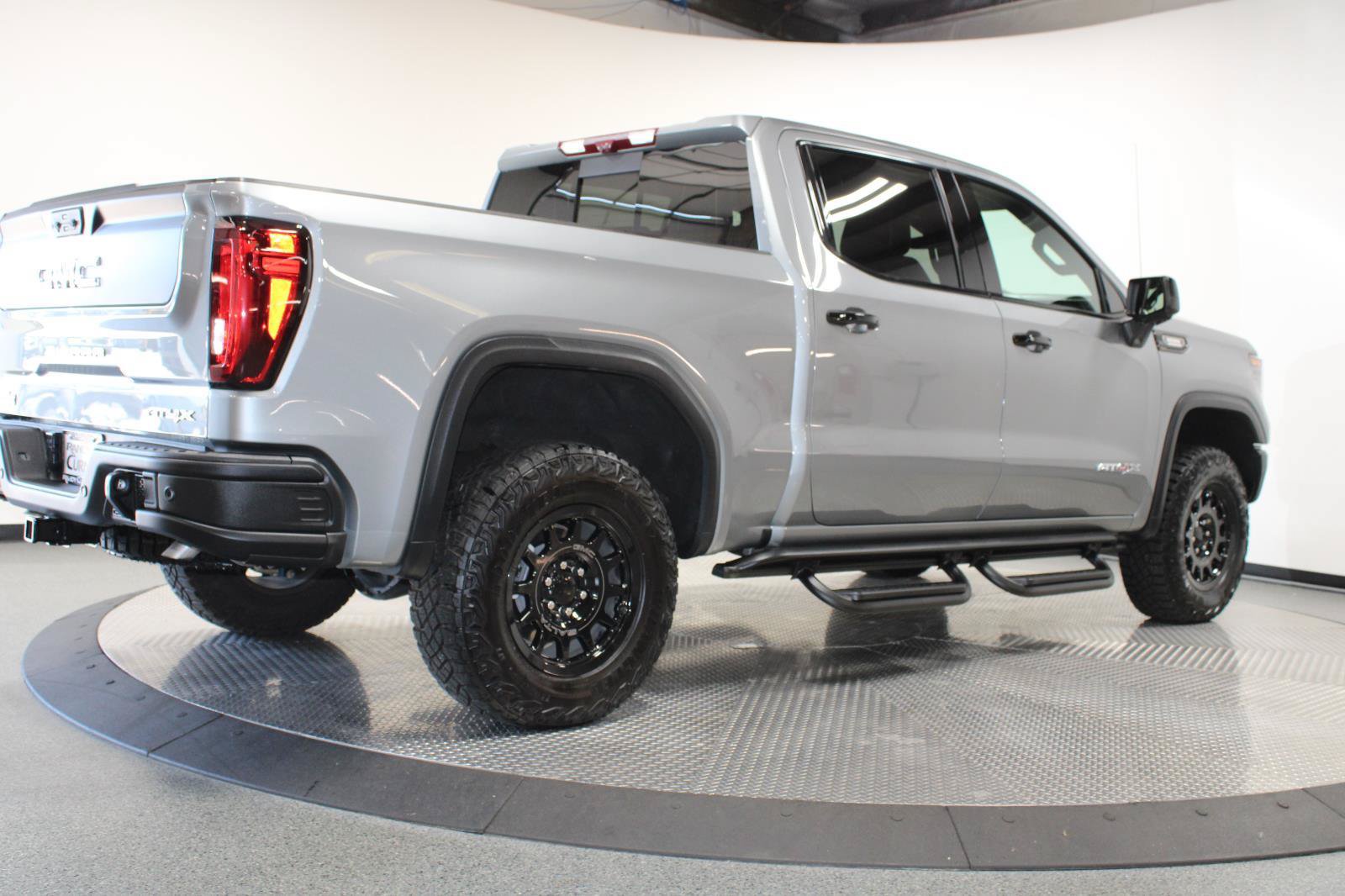Used 2024 GMC Sierra 1500 AT4X w/ AT4X AEV Edition AWD/4WD image 12