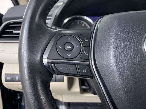 Used 2019 Toyota Camry XLE w/ Carpet Mat Package image 25