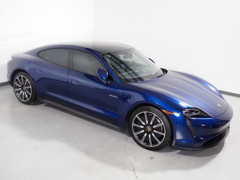 Used 2022 Porsche Taycan image 12