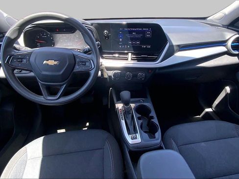 Used 2025 Chevrolet Trax LS FWD image 16