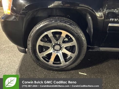 Used 2011 Chevrolet Avalanche LTZ image 28