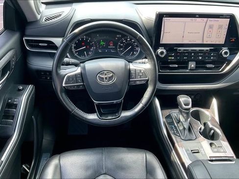 Used 2021 Toyota Highlander Limited FWD image 5