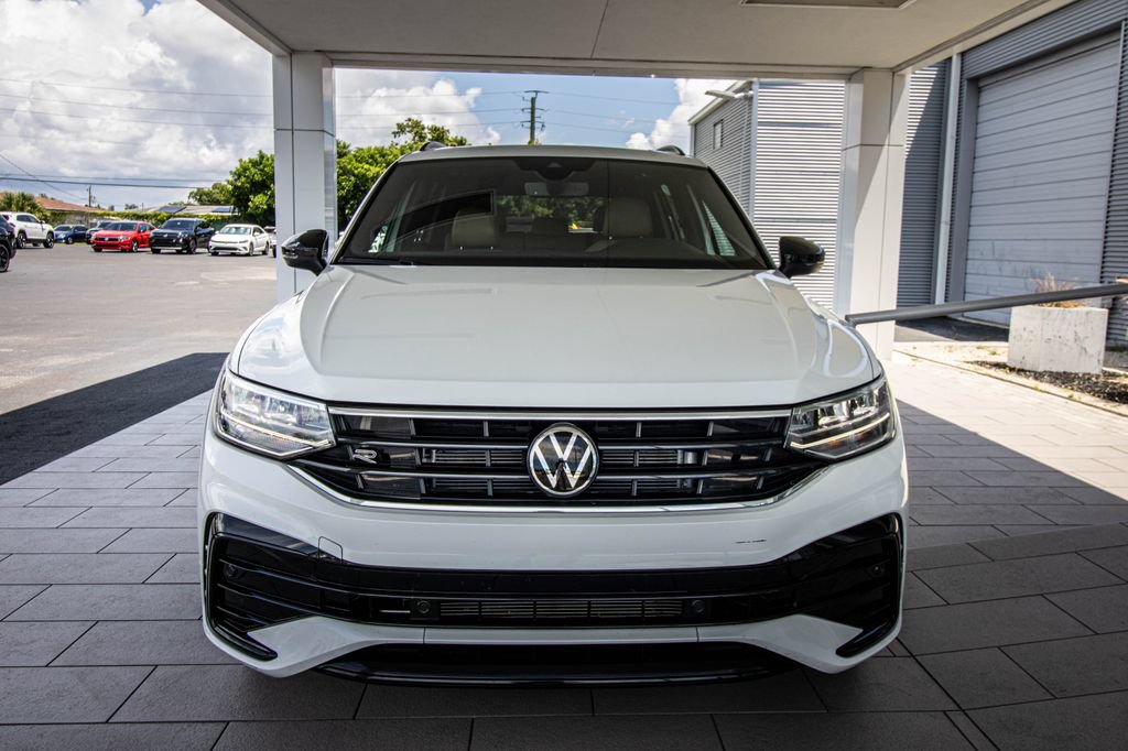 Certified 2024 Volkswagen Tiguan SE R-Line FWD image 9