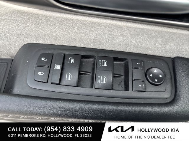 Used 2021 Chrysler Pacifica Touring-L FWD image 15