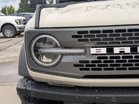 New 2025 Ford Bronco Badlands image 9