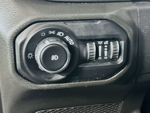 Used 2021 Jeep Wrangler Sport S image 17