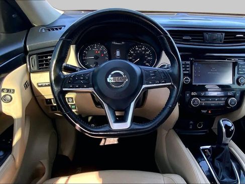 Used 2017 Nissan Rogue SL w/ SL Premium Package FWD image 5