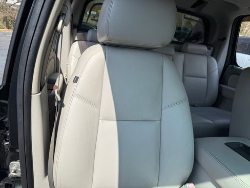 Used 2013 Chevrolet Avalanche LTZ image 69