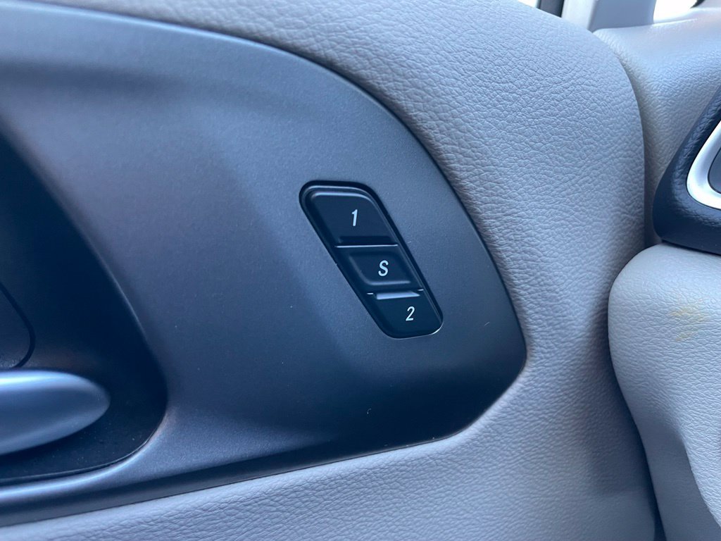 Used 2023 Chrysler Pacifica Touring-L FWD image 23