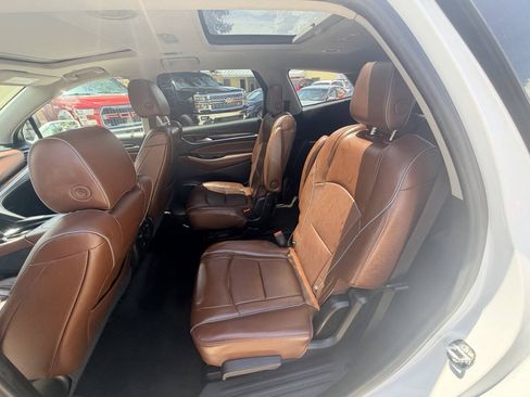 Used 2018 Buick Enclave Avenir w/ Avenir Technology Package AWD/4WD image 11