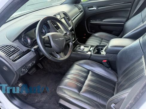 Used 2018 Chrysler 300 S w/ 300S Premium Group RWD image 3