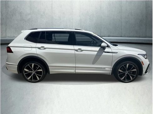 Used 2024 Volkswagen Tiguan SEL R-Line AWD/4WD image 4