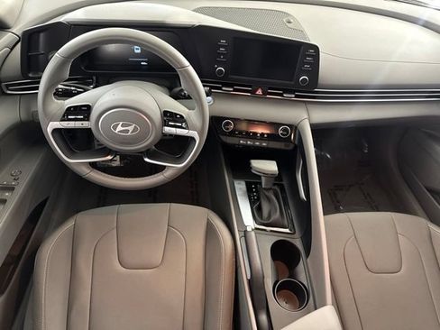 Used 2025 Hyundai Elantra Sport FWD image 28