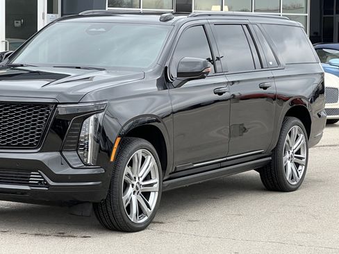 Used 2026 Cadillac Escalade ESV Sport w/ Touring Package image 8
