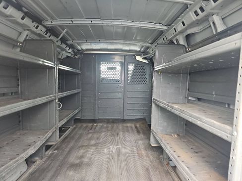 Used 2018 GMC Savana 2500 w/ Driver Convenience Package RWD image 4
