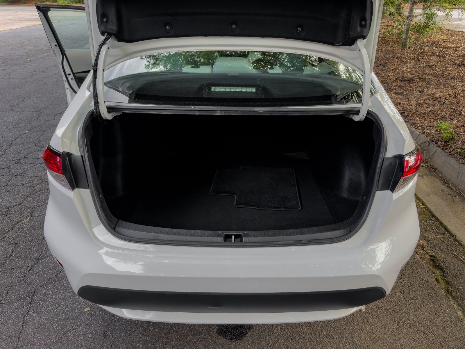 Used 2021 Toyota Corolla LE FWD image 60