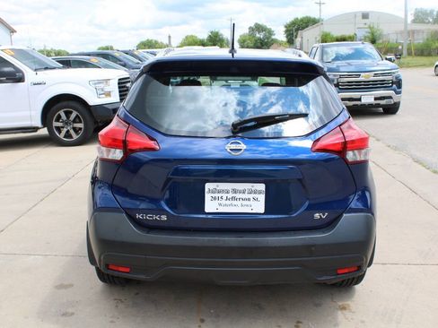 Used 2019 Nissan Kicks SV FWD image 4