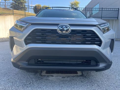 Used 2025 Toyota RAV4 XLE image 9