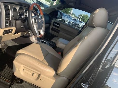 Used 2017 Toyota Sequoia Platinum AWD/4WD image 18