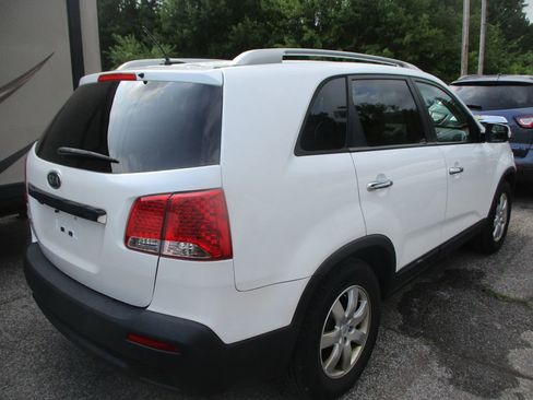 Used 2011 Kia Sorento LX w/ Convenience Pkg image 4