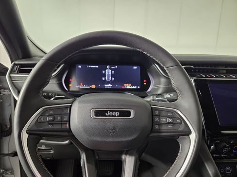 Certified 2024 Jeep Grand Cherokee Altitude image 15