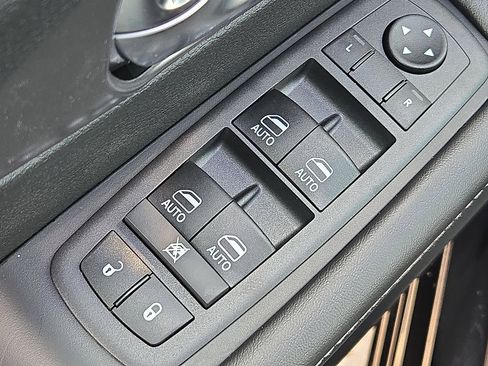 New 2026 Chrysler Pacifica Select image 5