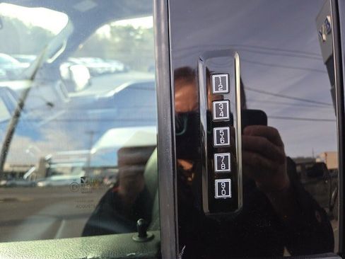 Used 2020 Ford F150 Lariat image 37