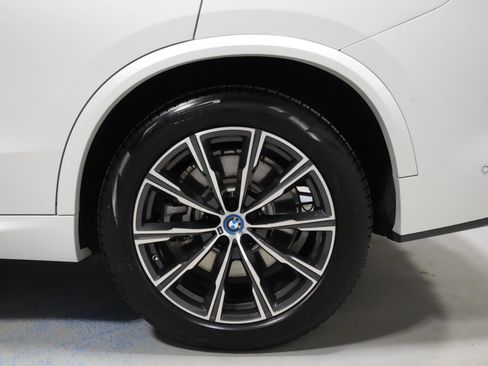 Certified 2025 BMW X5 xDrive50e w/ M Sport Package image 34