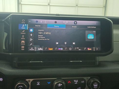 New 2026 Jeep Gladiator Sport AWD/4WD image 24