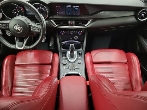 Used 2023 Alfa Romeo Stelvio Sprint image 16