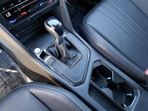 Certified 2022 Volkswagen Tiguan SE R-Line image 27
