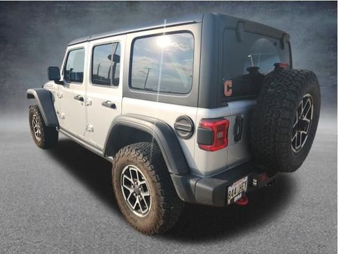 Used 2024 Jeep Wrangler Unlimited Rubicon w/ Convenience Group AWD/4WD image 7