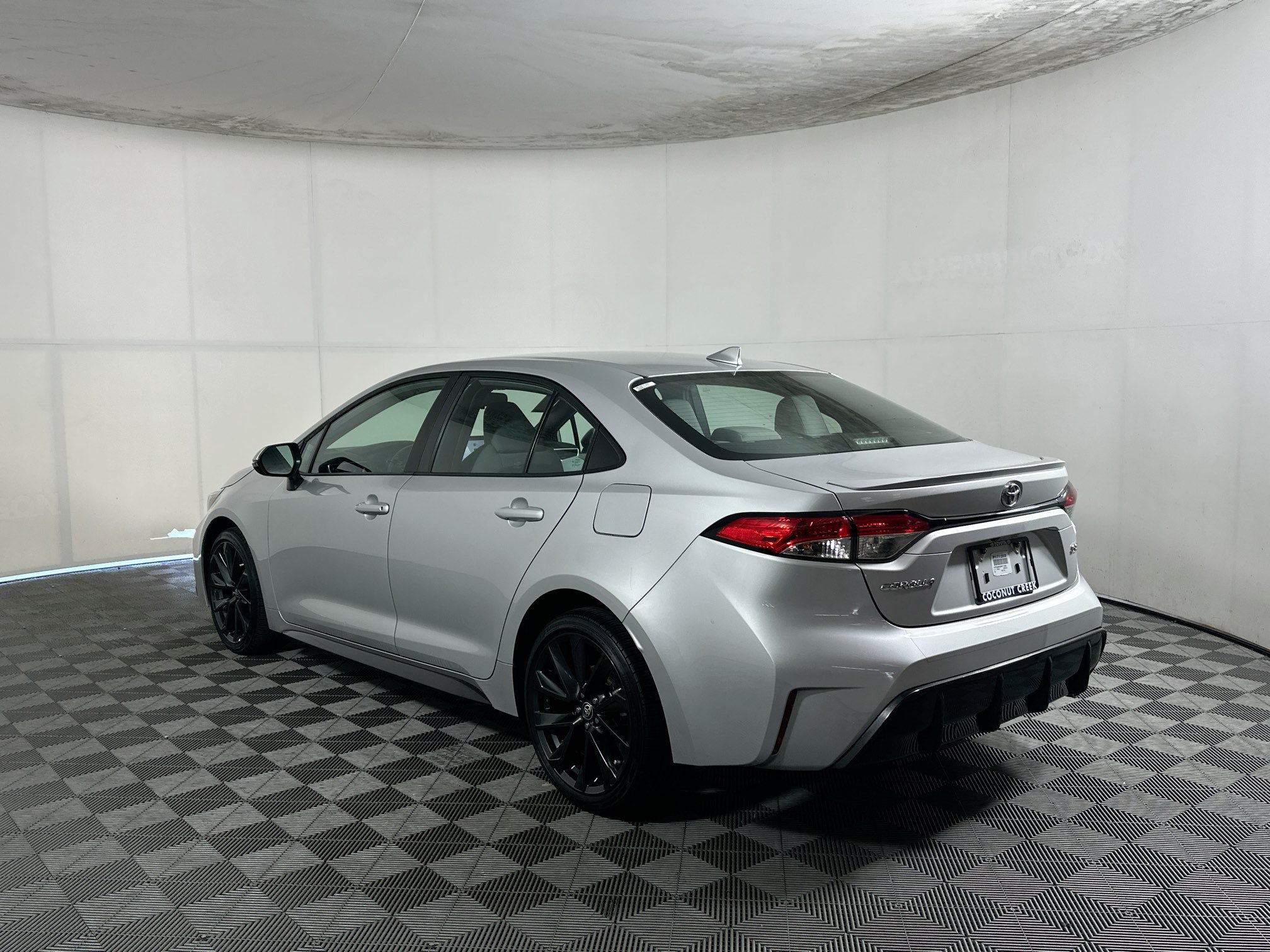 Used 2024 Toyota Corolla SE FWD image 5