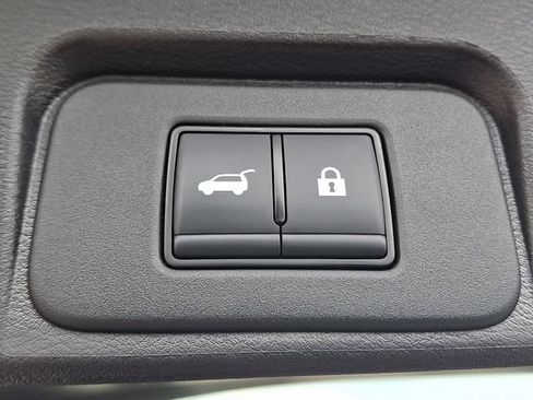 Used 2025 Nissan Rogue SV AWD/4WD image 29