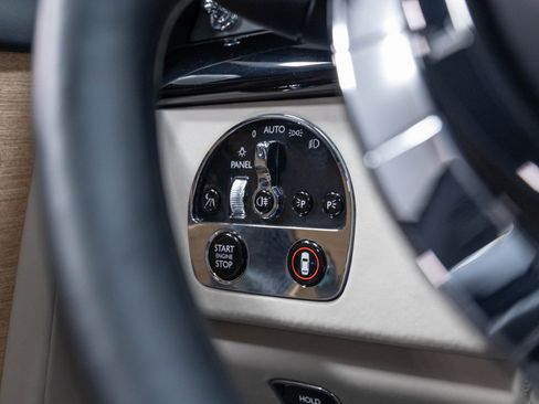 Used 2019 Rolls-Royce Phantom Sedan RWD image 17