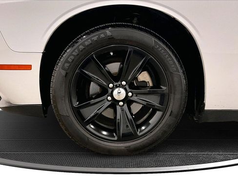 Used 2023 Dodge Challenger SXT image 34