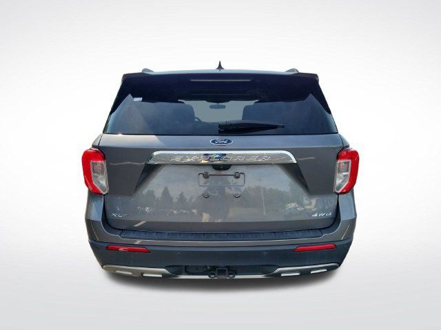 Used 2021 Ford Explorer XLT w/ Equipment Group 202A AWD/4WD image 16
